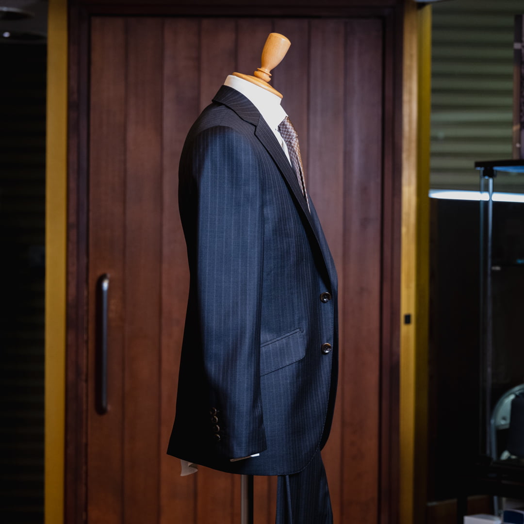 超美品、ほぼ新品 テーラードジャケット イタリア最高級生地ロロピアーナ 超美品、ほぼ新品 テーラードジャケット イタリア最高級生地