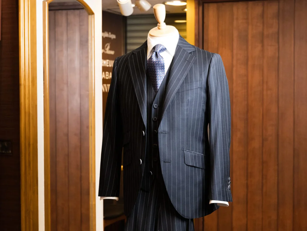 【極美品】DORMEUIL★ドーメル社AMADEUS生地★最高級スミズーラスーツ 極美品】DORMEUIL☆ドーメル社AMADEUS生地☆最高級スミズーラ