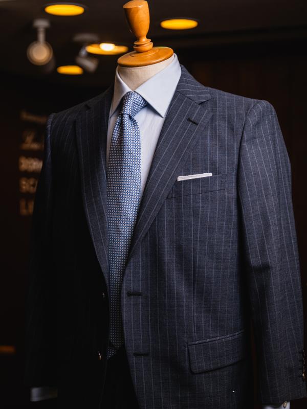 横浜テーラーナガサカミディアムグレーストライプスーツ｜春夏に最適