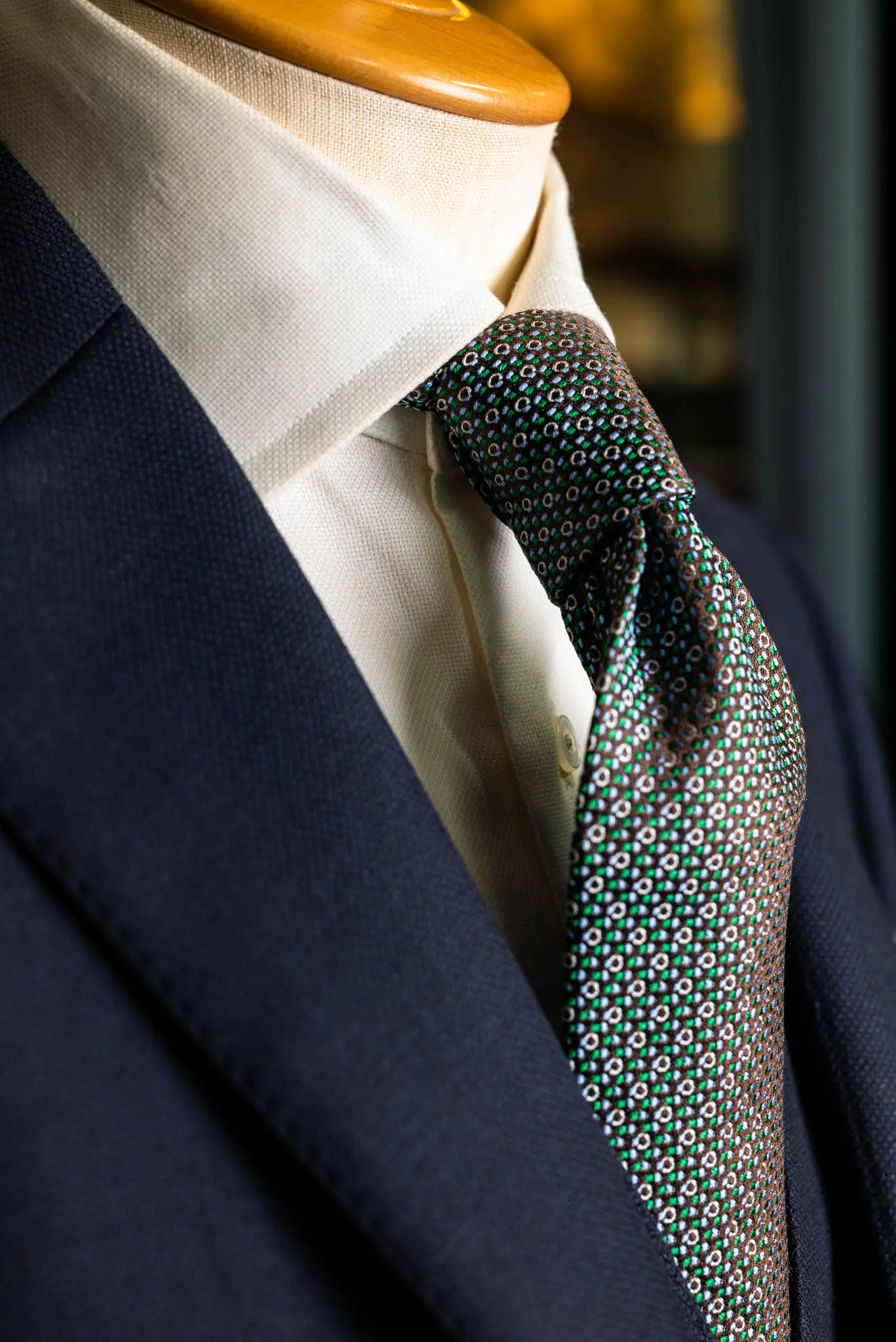 横浜テーラーナガサカ英国仕立ての品格を纏う｜HARRISONS 