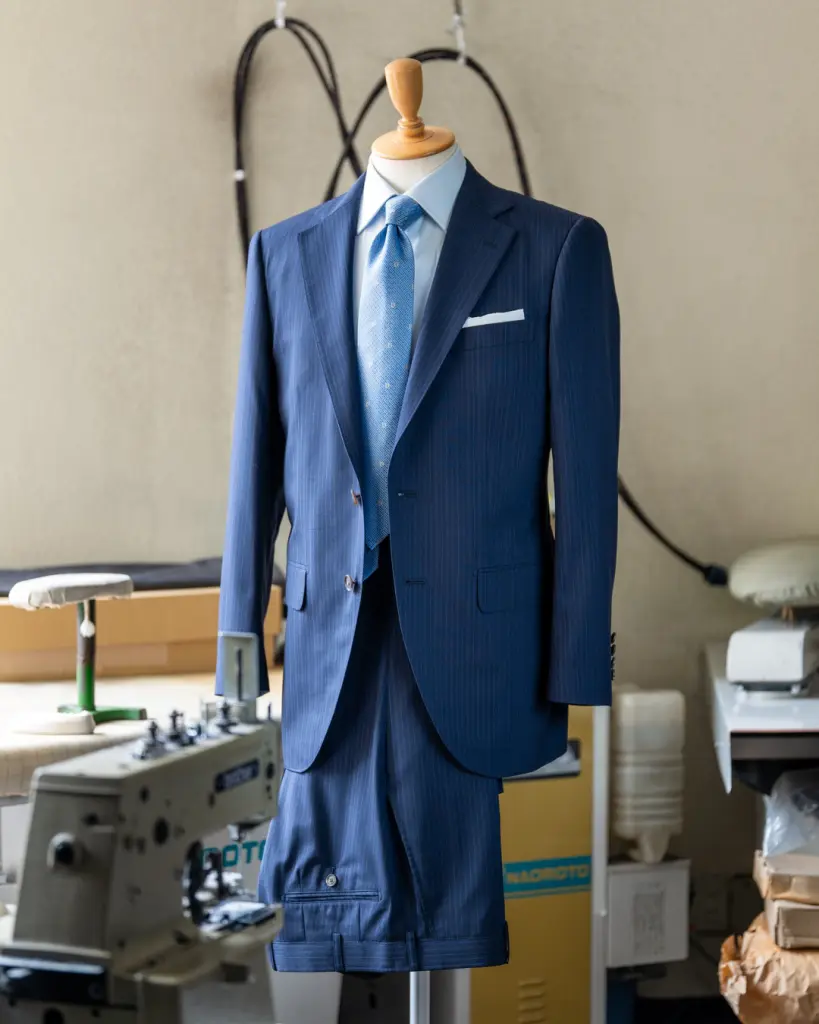 横浜テーラーナガサカ夏らしさと上質さを両立するネイビースーツ