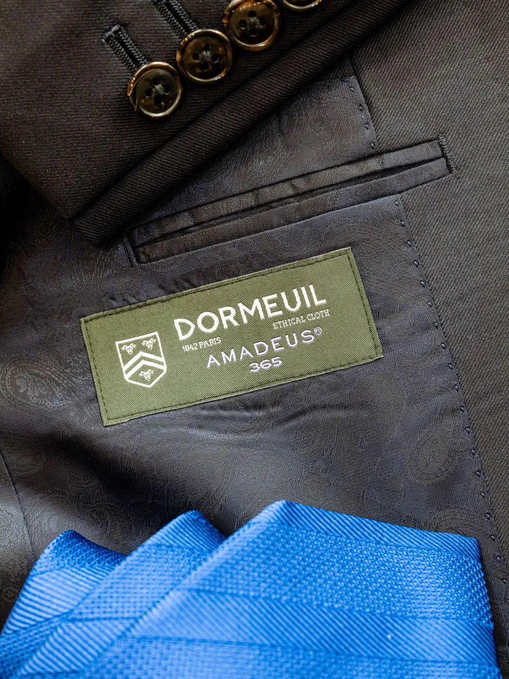 横浜テーラーナガサカドーメルのネクタイが主役｜AMADEUS365スーツと